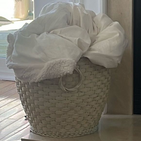 Wicker basket - Picture 2 of 2
